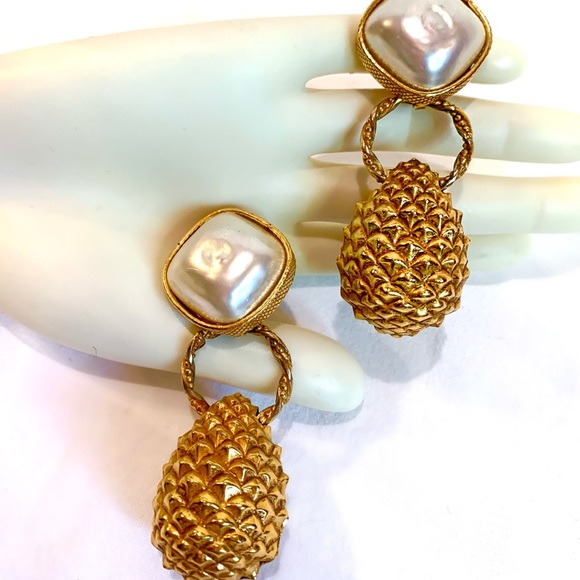DOMINIQUE AURIENTIS❌SOLD❌PARIS GRIPOIX PEARL GILT PINECONE VINTAGE 80s EARRINGS - Picture 3 of 6